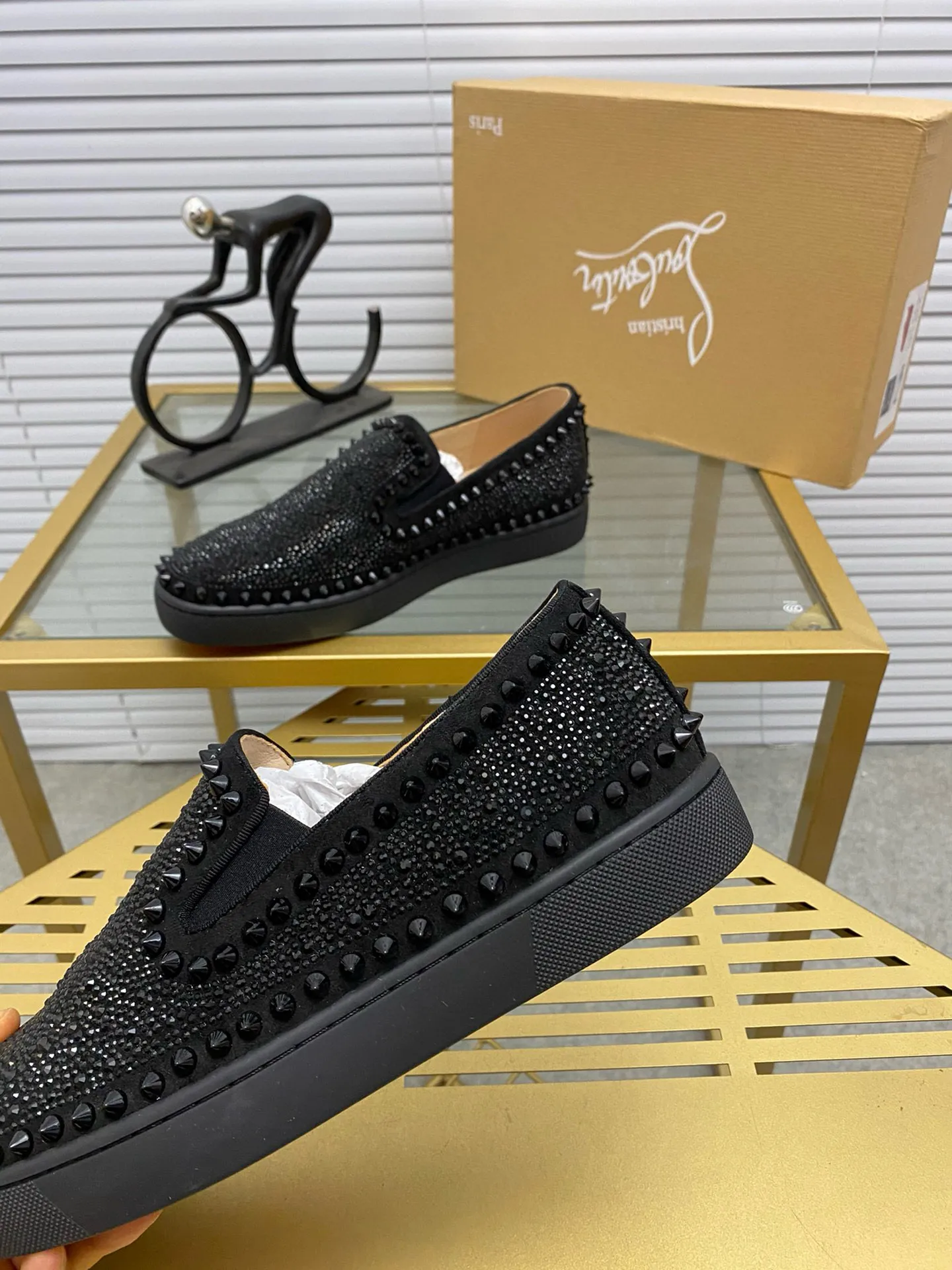 Men's shoes 💰: 480💰christian louboutin (CL red sole shoes) counter nail series, high-top casual sneakers for couples 📢 📢 📢 Exclusive hot style release🎈🎈💪movable latex feet👻finished outsole line [proud]😝Female 35-40#Male 38#-46, global supply😝 [Top version]: Original imported cowhide upper, top original leather lining, original molded TPU outsole, original 1:1 detail processing, original shoe last.